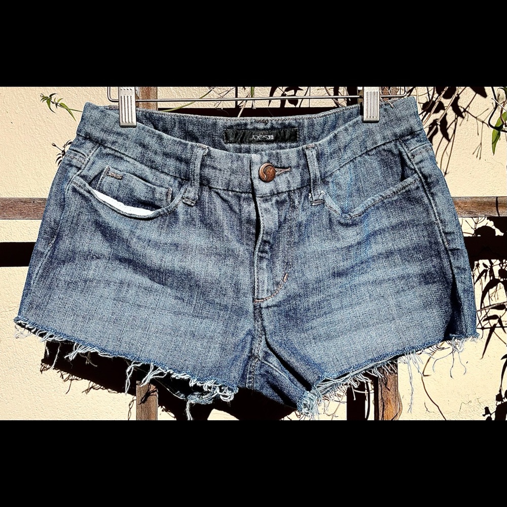 JOE’S JEANS cut-offs, SZ 26/2, LOW-RISE!, indigo, light fade/distressing!